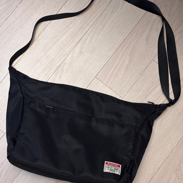 비갠디 씨티 트래블러 크로스백 블랙