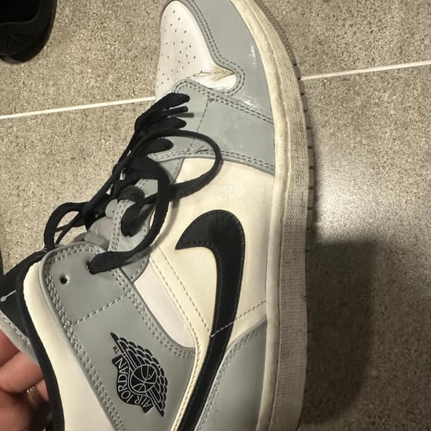 조던 1 미드 라이트 스모크그레이