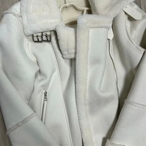 아이보리 무스탕