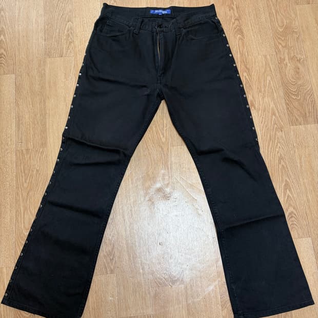 준야 X 꼼데 스터드 블랙 팬츠 L 사이즈 판매합니다. 