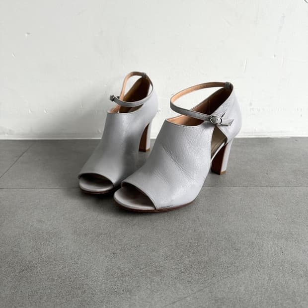 메종 마르지엘라 스트랩 펌프스 오픈토 힐 꼼데가르송