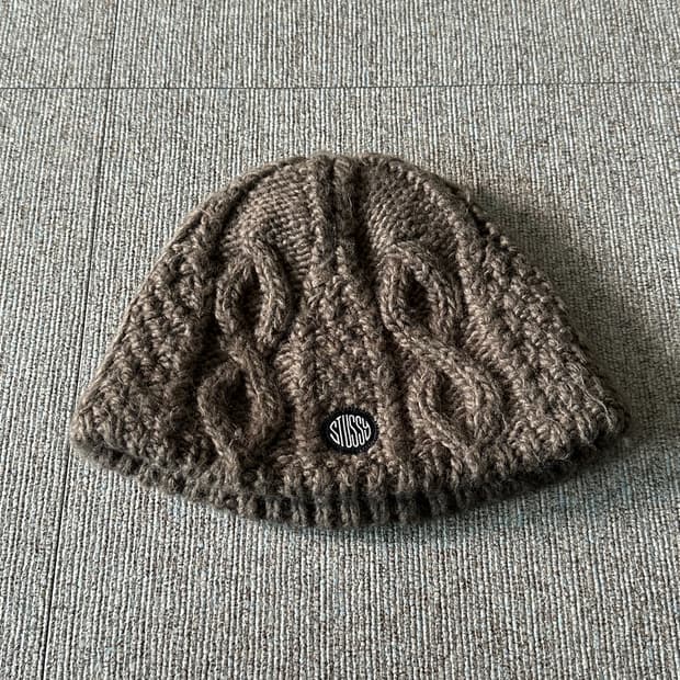스투시 스컬캡 케이블 니트 비니 브라운