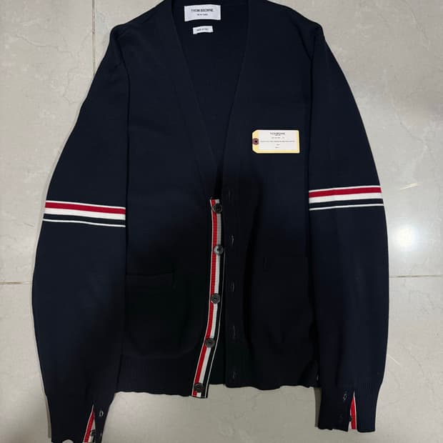 [당일출고,3사이즈] 톰브라운 암밴드 밀라노스티치 가디건