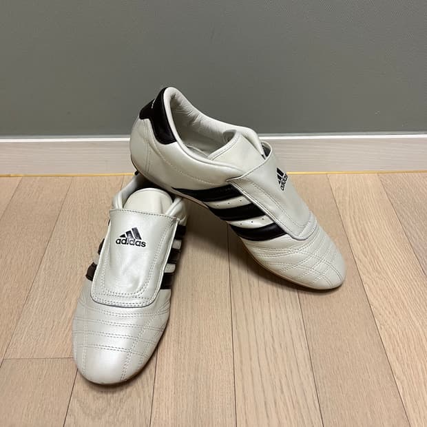 아디다스 태권도화 슬립온 사이즈 275 5만원에 판매합니다. 상태 사진 