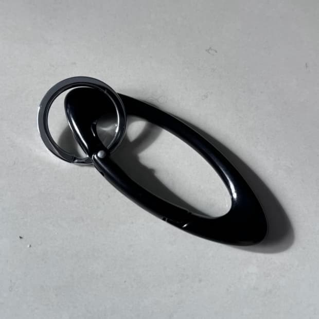 essential icon carabiner
