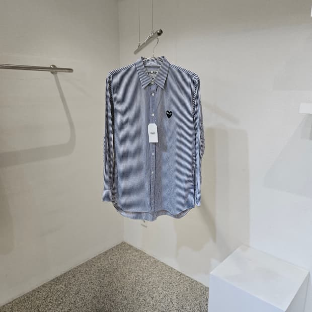 꼼데가르송 플레이 블랙와펜 스프라이프 셔츠