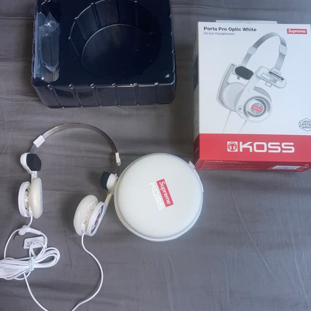 SUPREME KOSS PORTA PRO 슈프림 코스 포타 프로 화이트 