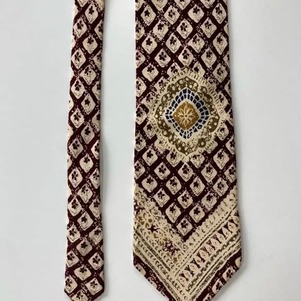 아쿠아스큐텀 넥타이