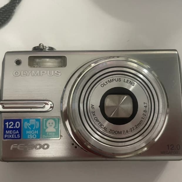 올림푸스 FE-300 12MP 디지털 카메라