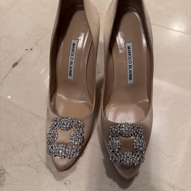 마놀로 블라닉 펌프스 37