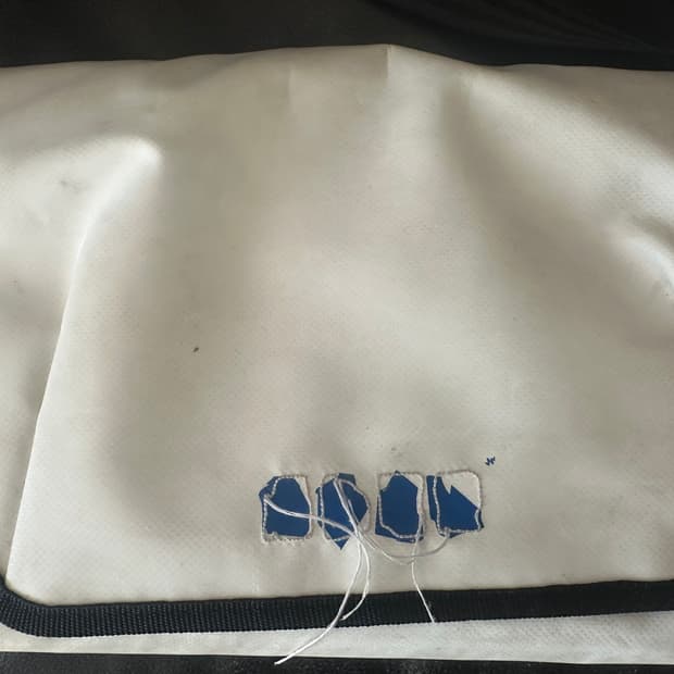 아더에러 애드모어 화이트 크로스백