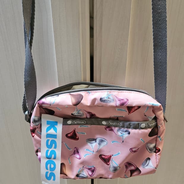 레스포삭 키세스 콜라보 크로스백 