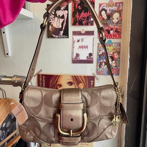 코치 골드 숄더백 새상품[무료배송]