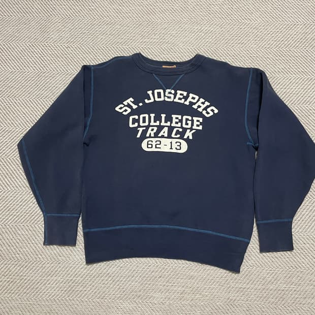 체스윅 x 토요엔터프라이즈 컬리지 스웻셔츠 