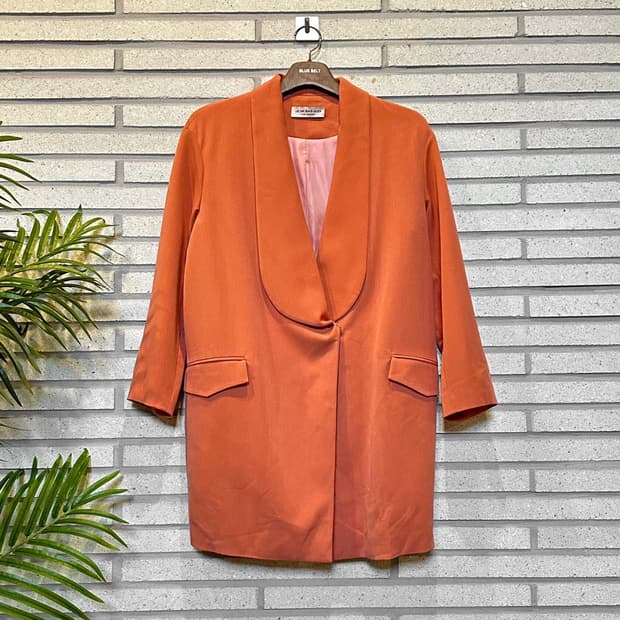 주느세콰 하프 블레이저 자켓 브이넥 숄카라 히든 버튼 디테일 오렌지