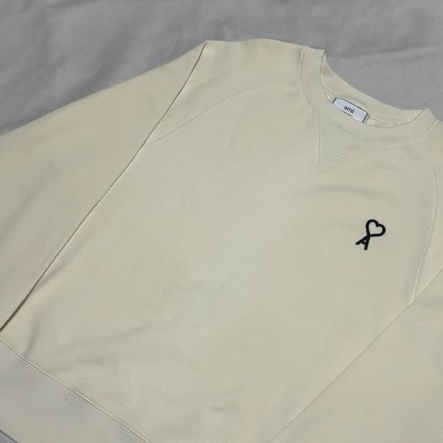 아미 아이보리 맨투맨