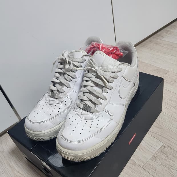 나이키슈프림 에어포스 275