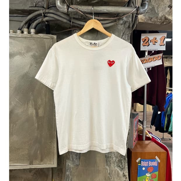 꼼데가르송 레드 하트 와펜 반팔티 화이트 L #csz3478
