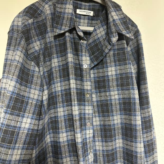 해칭룸 알약 셔츠