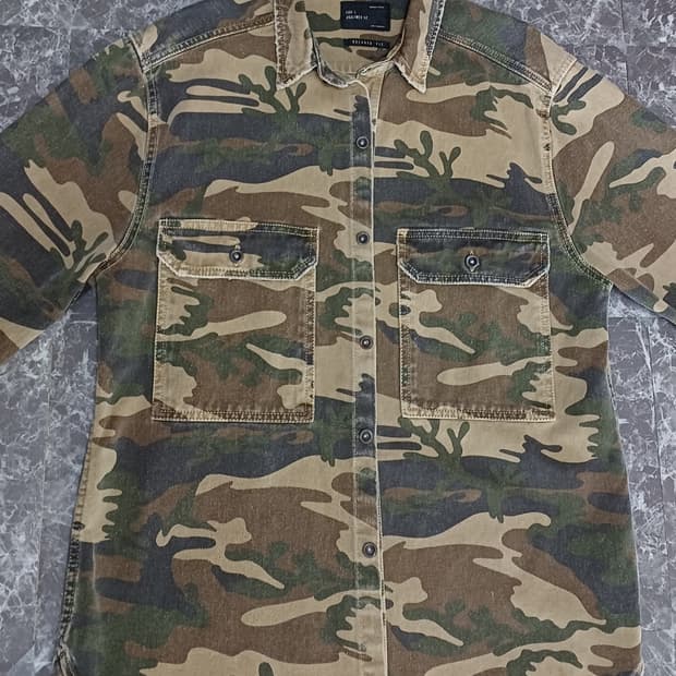 자라(ZARA) 카모플라주 셔츠 L
