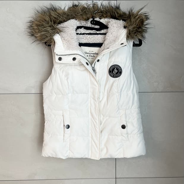 [유일매물] 아베크롬비 앤 피치 울프죠 화이트 패딩 조끼 [S] 
