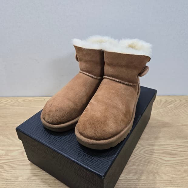 230 어그 UGG 베일리 미니 체스트넛