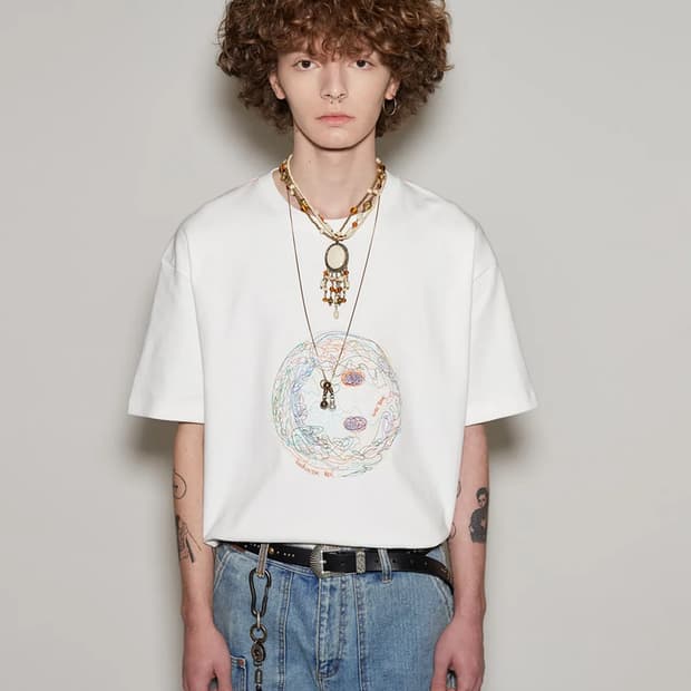 [S] 앤더슨벨 유니섹스 스마일 어스 엠보더리 티셔츠 화이트