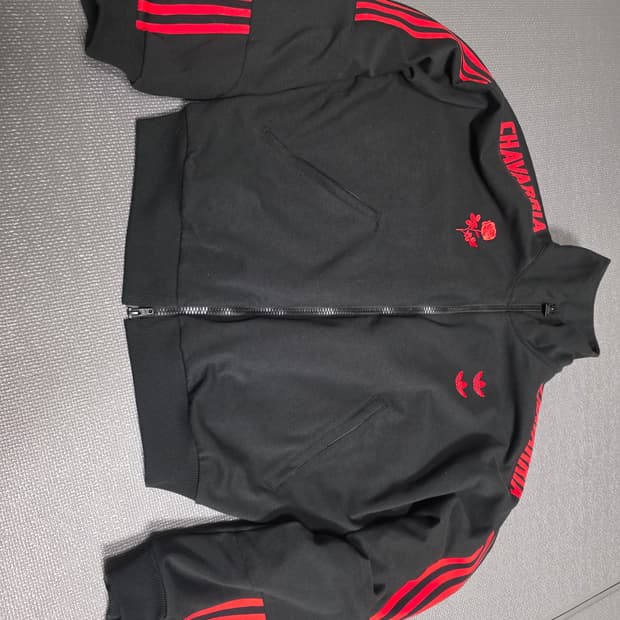 아디다스x윌리 차바리아 트랙탑 팝니다