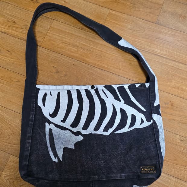 캐피탈 본 북 백