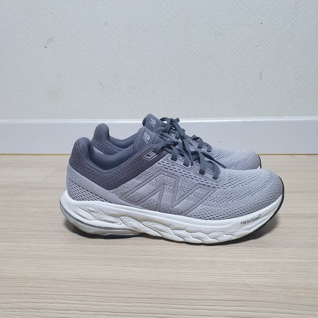 뉴발란스 860 프레쉬폼 운동화 260