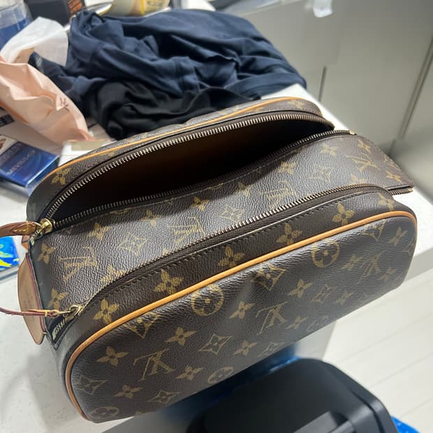 루이비통 돕키트 파우치