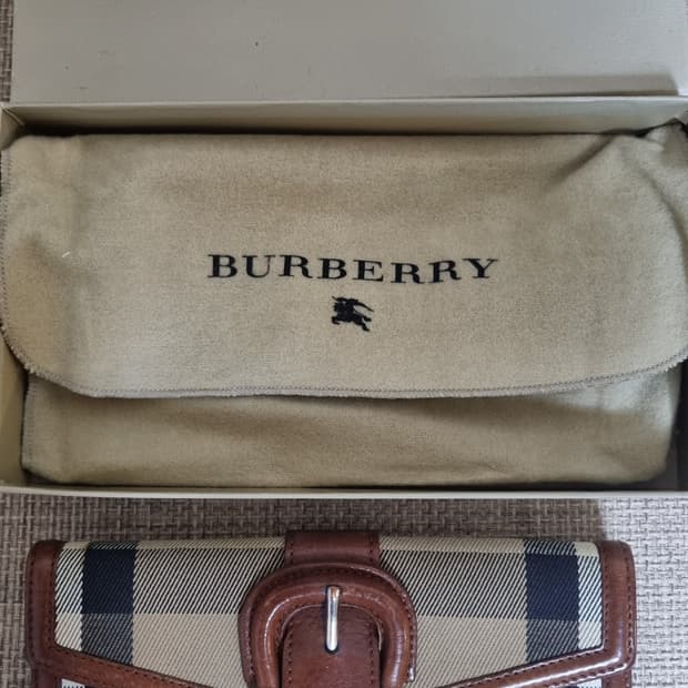 버버리 체크 지갑