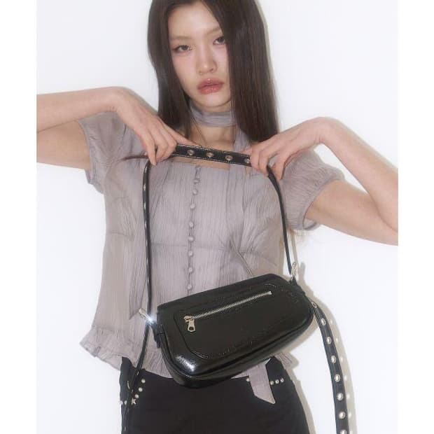 일리고 에이티피컬 포켓 백 블랙