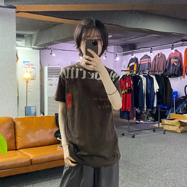 호버링 올드 잉글리시 레터링 반팔티 B5554