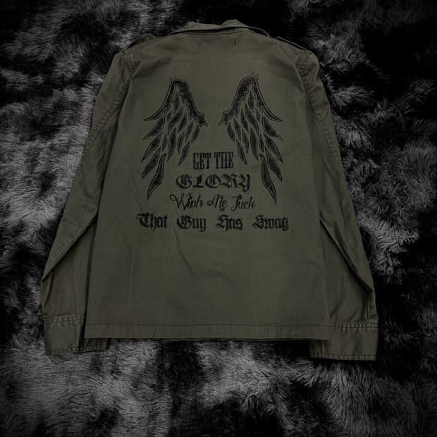 Dig Deep -black label- 날개 그래픽 밀리터리 셔츠