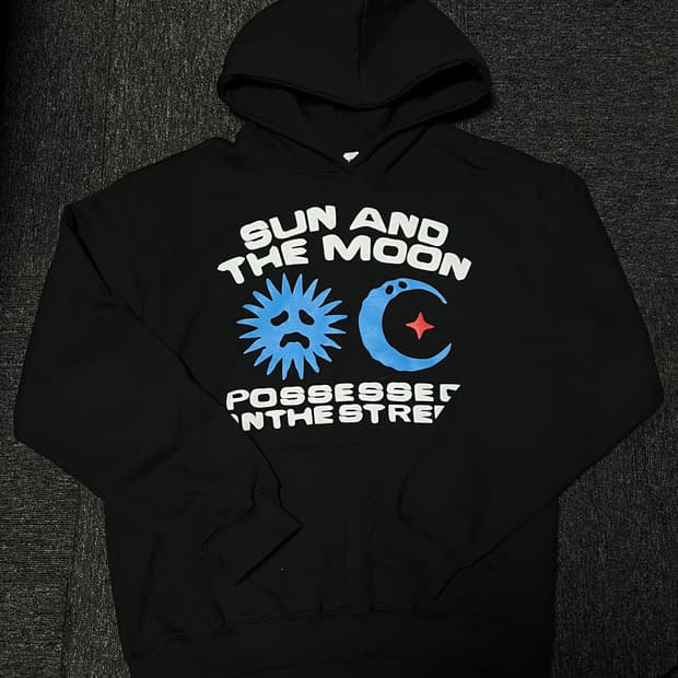POST SUN AND THE MOON 그래픽 후드티