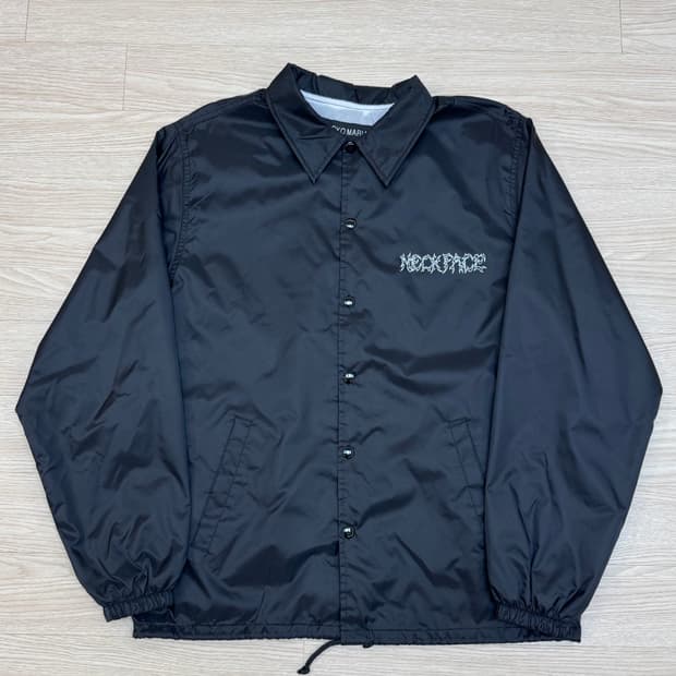 와코마리아 넥페이스 코치자켓