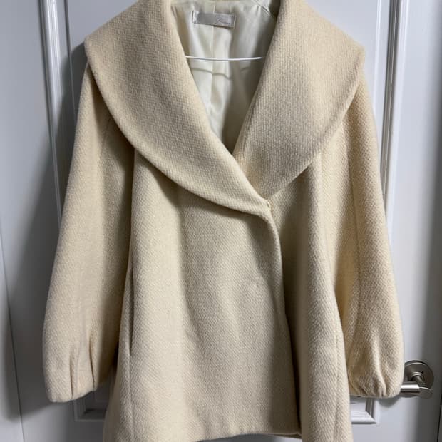 모리걸 아이보리 코트