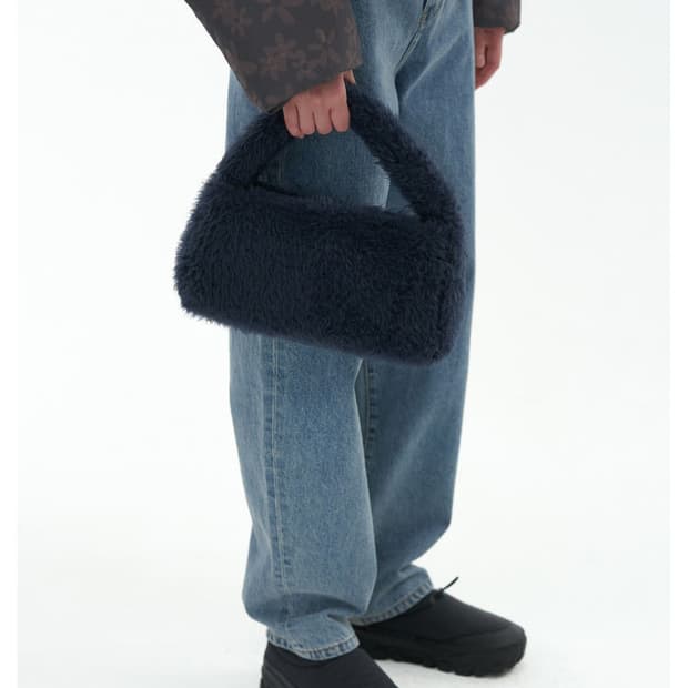 아모멘토 AMOMENTO SHAGGY SQUARE TOTE BAG 