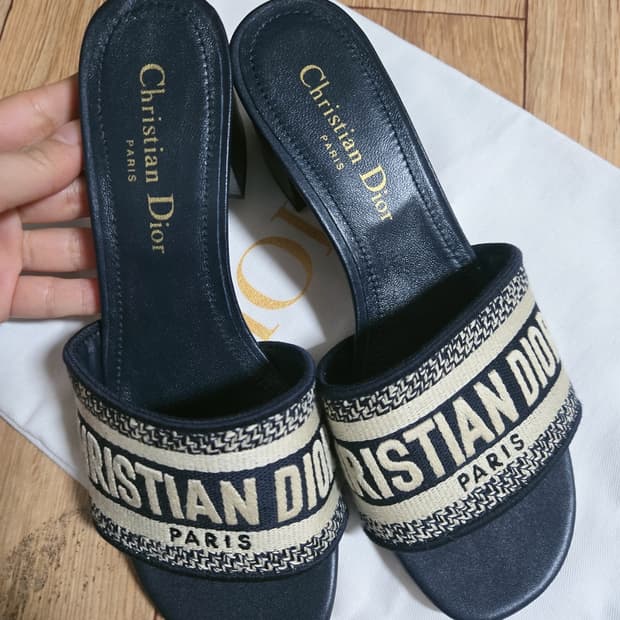 DIOR 디올 샌들힐 뮬 슬리퍼 36사이즈 신발