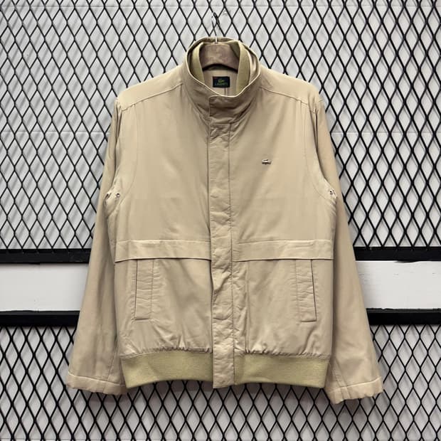 라코스테 헤리티지 나일론 자켓 투포켓 디테일 하이넥 베이지