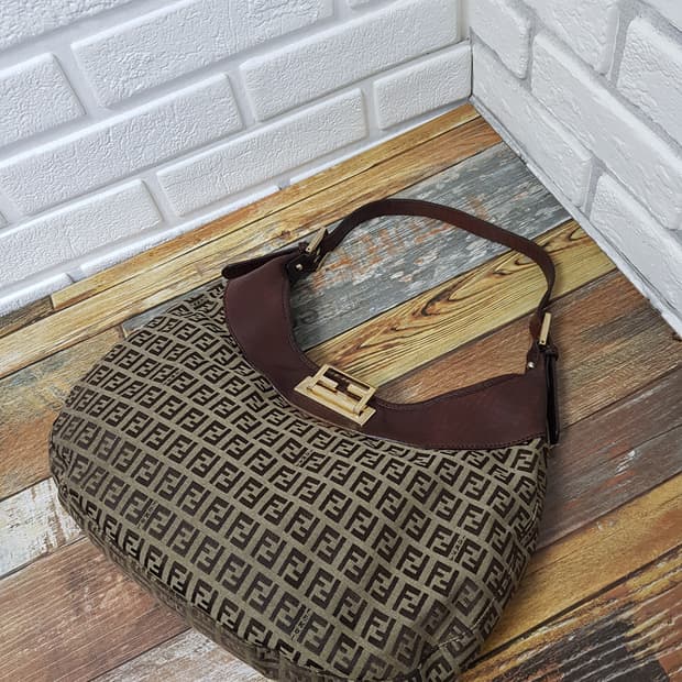 [정품] 펜디 주카 금장 호보백 브라운