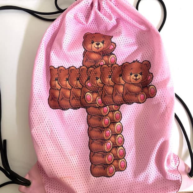 sculptor cross teddy mesh bag