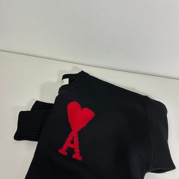 100-105 아미 AMI 블랙 빅하트 니트