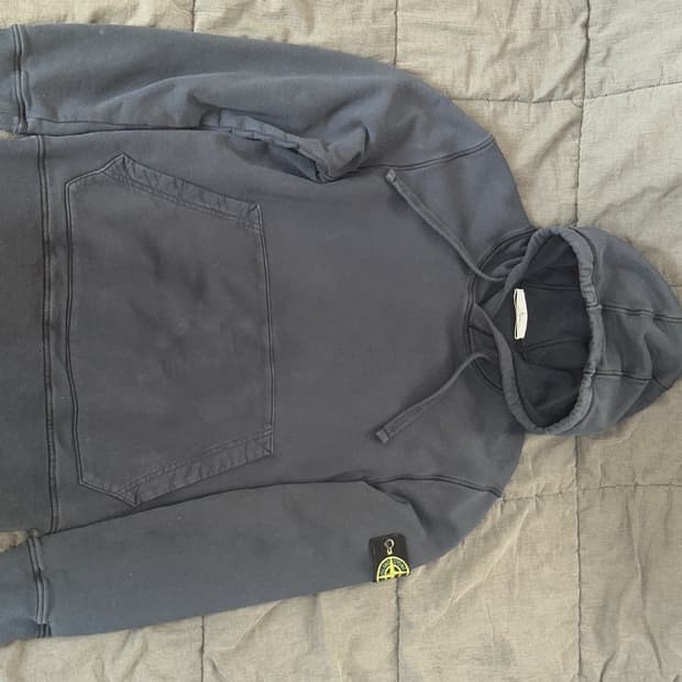 스톤아일랜드 25fw 네이비 색 후드티