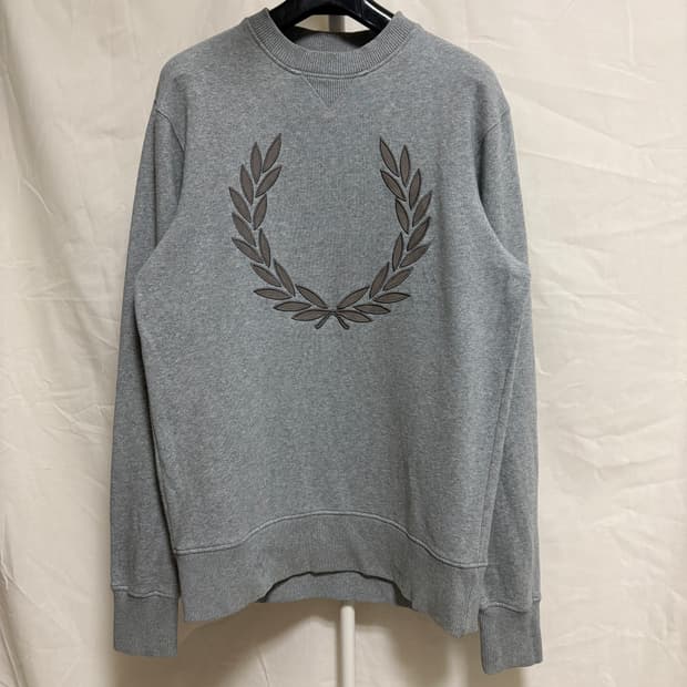 프레드페리 시그니처 로고 자수 맨투맨 스웻셔츠 / 그레이, M