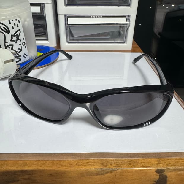 시슬리(SISLEY) 블랙 선글라스