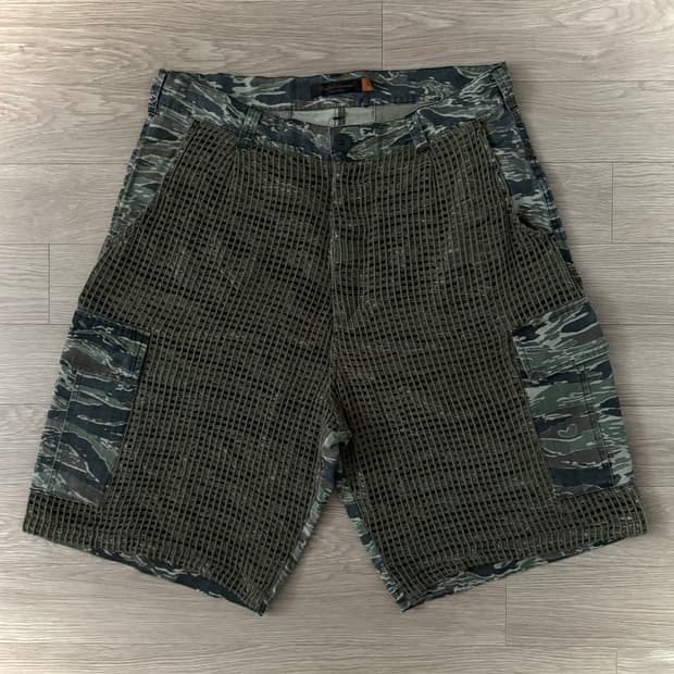 언더커버 06ss 배기컷 그물 카모 카고 쇼츠 / 3