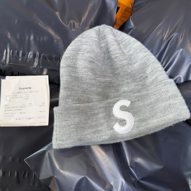 [영수증 인증] 슈프림 뉴에라 S로고 비니 회색