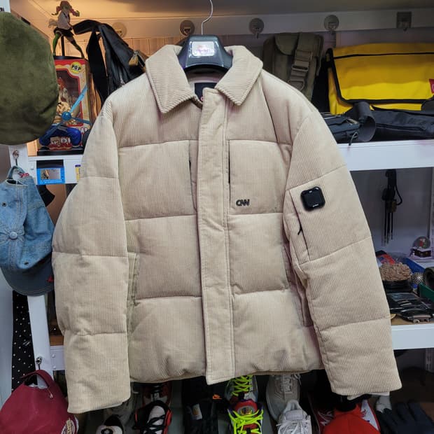 CNN 씨앤엔 아이보리 색상 코듀로이 패딩 점퍼